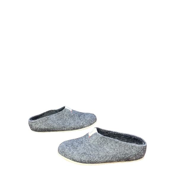 Babuk wool slippers size 39 euro 6.5-7 US Men's or 8-8.5 women's - Picture 1 of 7